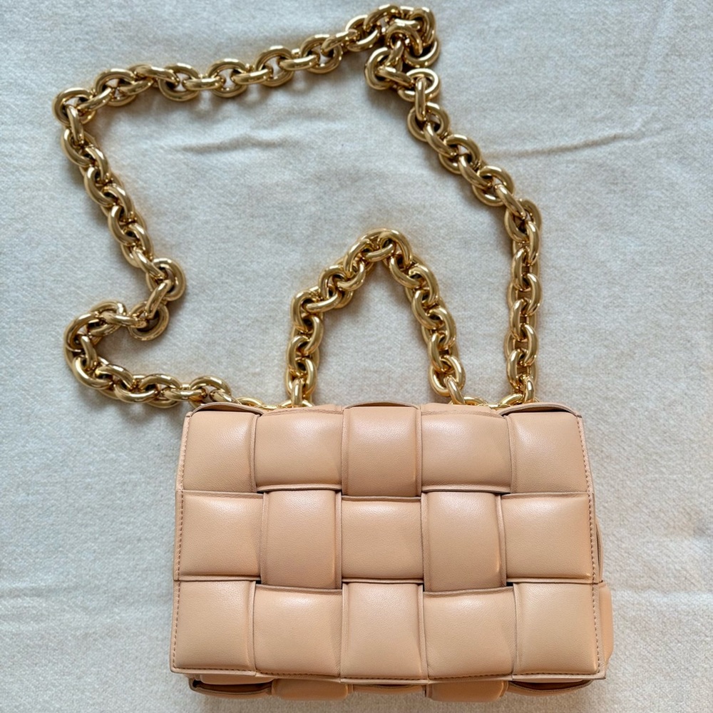 Like New: Bottega Veneta Cassette w/Chain. Color: almond!